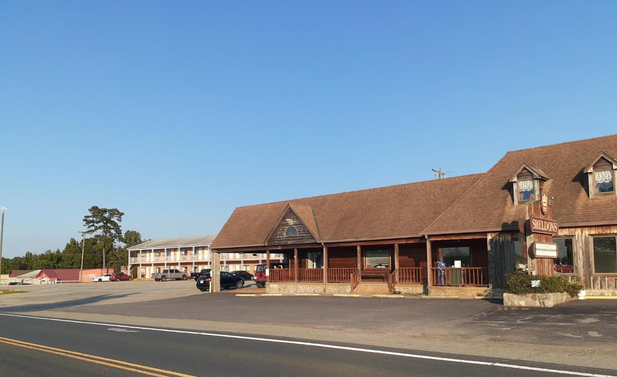 Oyo Sheldon'S Motel And Restaurant Keysville Exterior foto